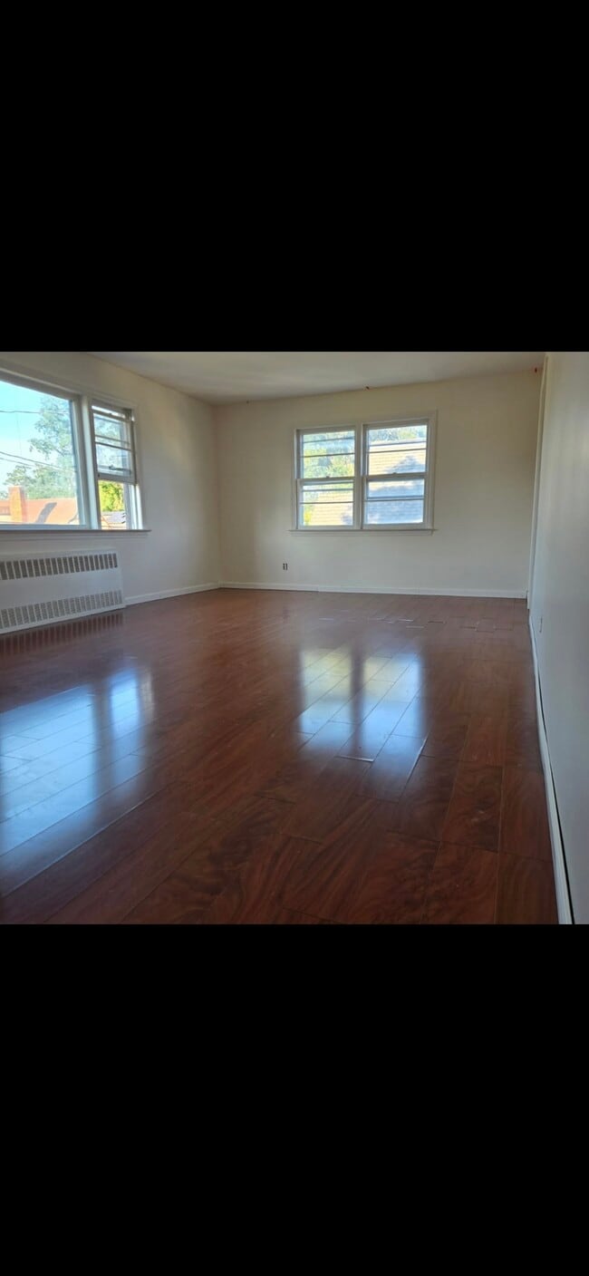 Photo - 128 E Maple St Unit LG Bright 3 BDRM