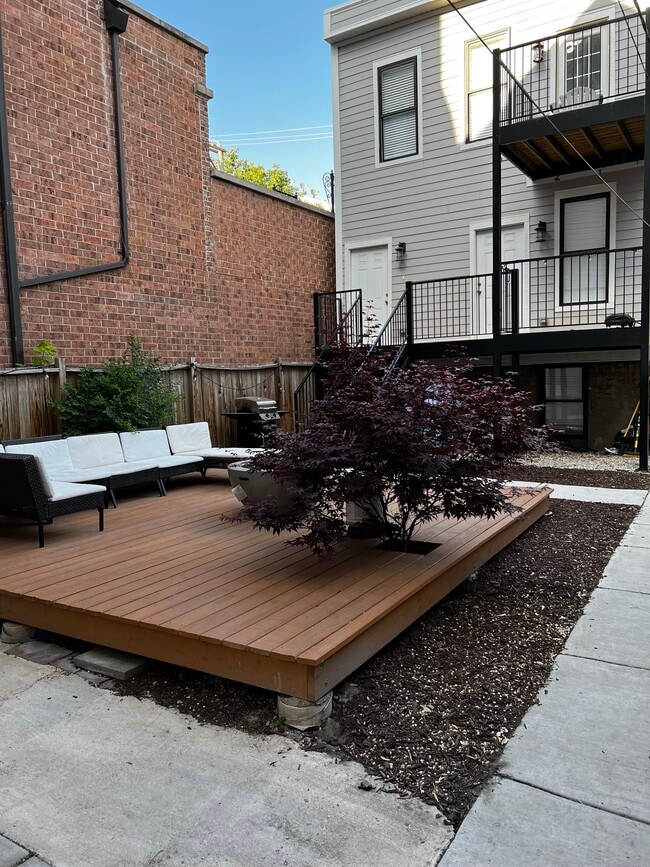 Terraza y patio compartidos - 1401 N Mohawk St Unidad CH2