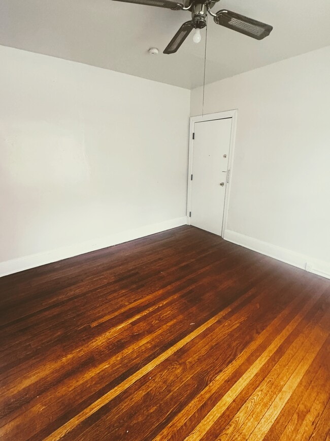 Living Room with apartment front door - 203 N Plum St Unit 4
