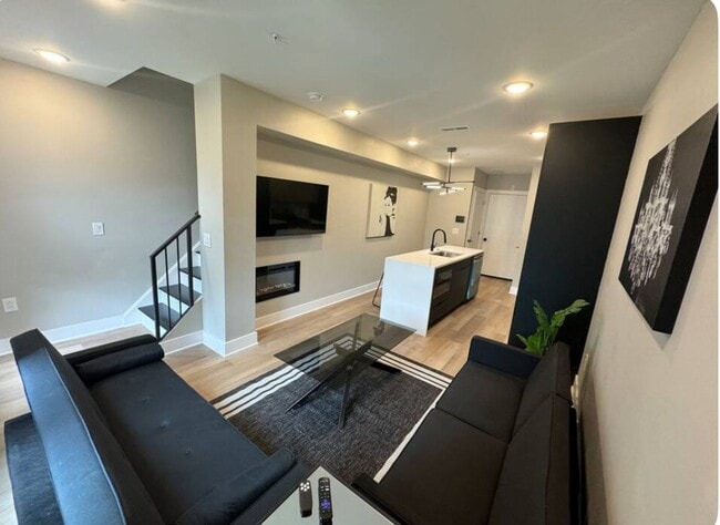1924 Bainbridge St Unit 3