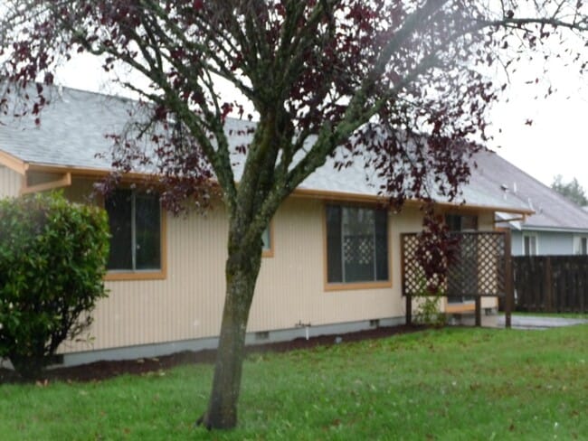 Building Photo - Single level home