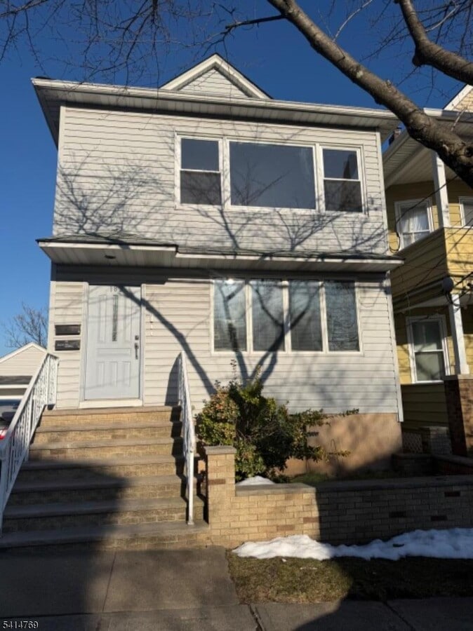 Photo - 182 Pierre Ave