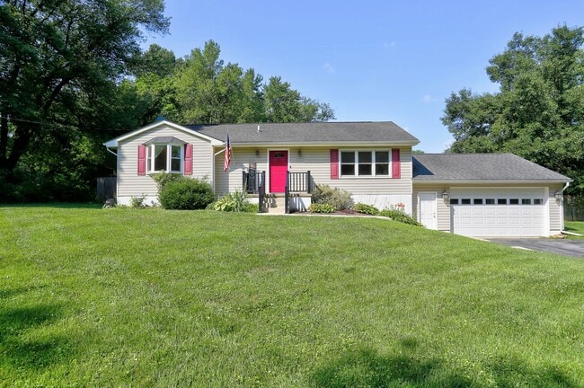 4 Bedroom 2 Bath Hanover Home w- 2-Car Gar... - 4 Bedroom 2 Bath Hanover Home w- 2-Car Gar...
