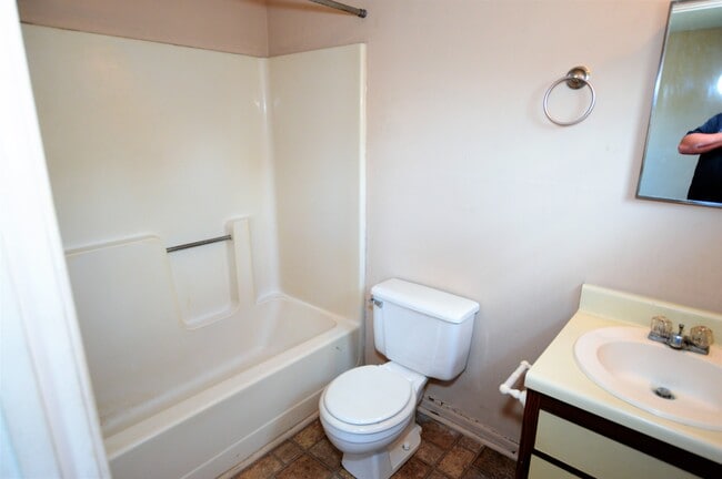 Photo - College Corner Apartments Unit 7