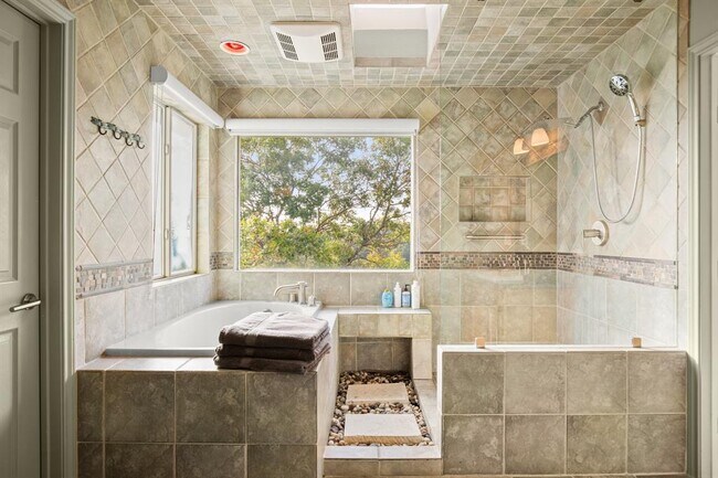 Photo - 7209 Foxtree Cove