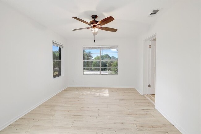 Photo - 18502 E Lakeview Dr
