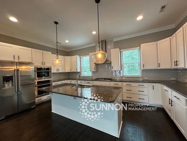 Beautiful 3-Story Townhome in the Heart of the Arts District