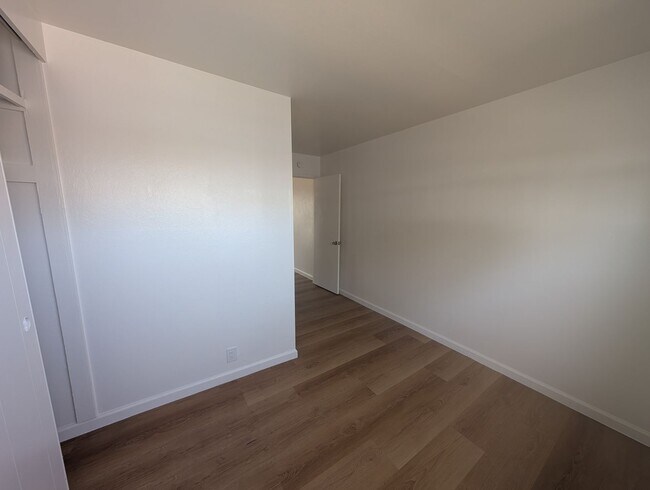 Photo - Comfortable one bedroom unit, convenient location to shopping and transportation Unit 204