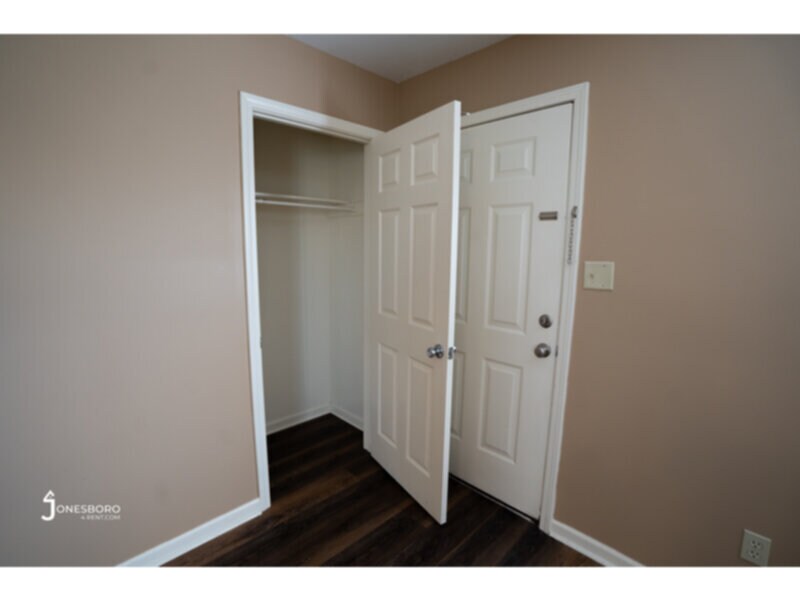 Photo - Spence Apartments