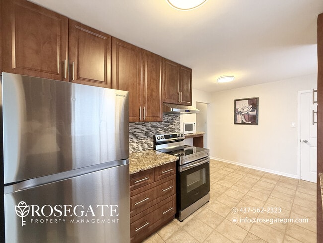 Building Photo - Spacious 3-Bedroom Main Level Home with Internet Included – Scarborough Unit 1