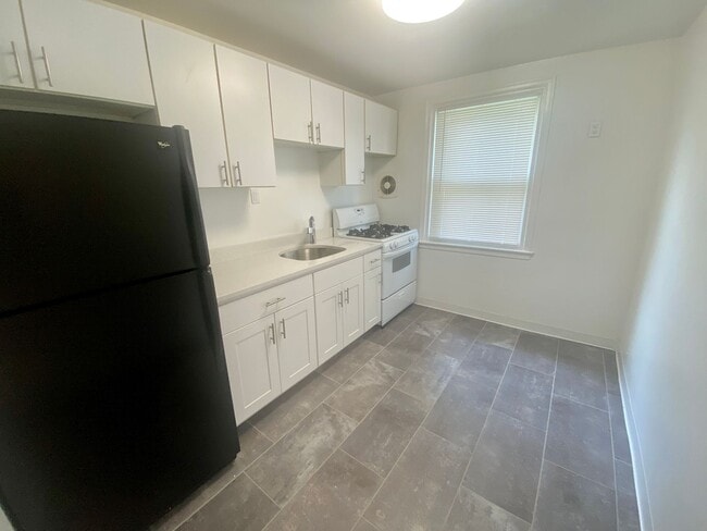 Building Photo - 3242 Guilford St Unit 1