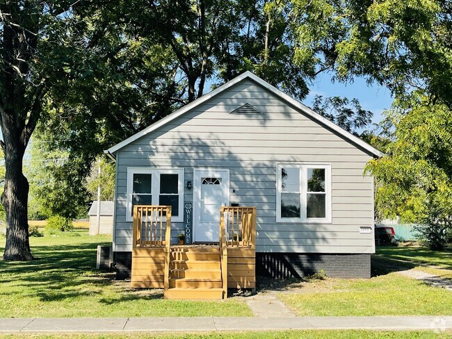 Building Photo - 1406 S Illinois St Rental