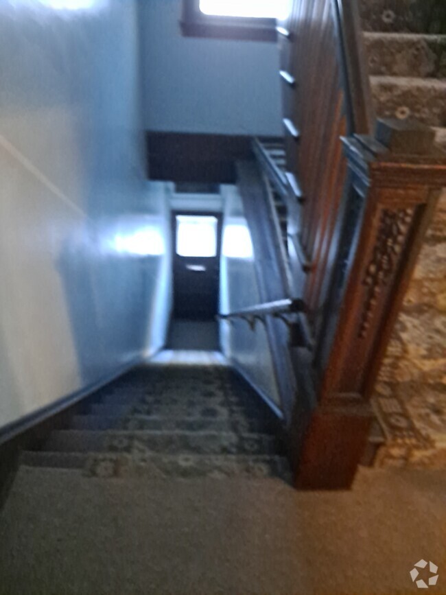 Building Photo - 129 Main St Unit #1/2ndfloor Rental