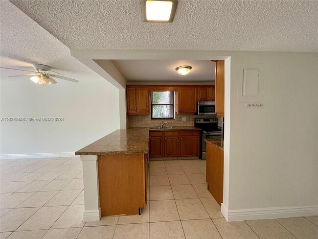 Photo - 2320 S Cypress Bend Dr Unit 204