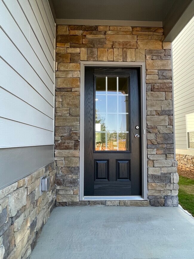 Photo - 112 Briarwood Dr E