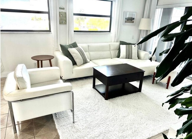 Photo - 1975 SE 3rd St