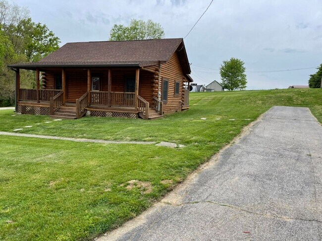 Photo - Log Cabin For Rent in Shelbyville