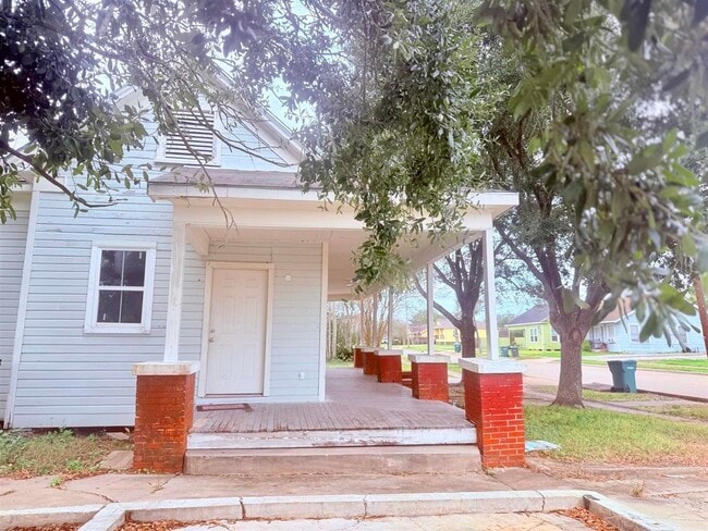 Photo - 2105 Laurel Ave