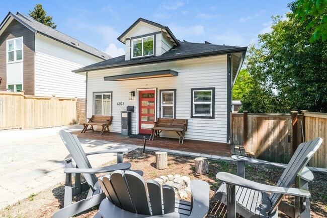 Building Photo - Stunning remodeled 4BD/3.5BA Seattle Craftsman with Solar, A/C & EV Charging for RENT- Available ...