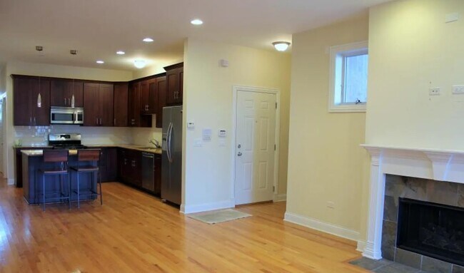 Building Photo - 1401 W Altgeld St Unit 2s Rental
