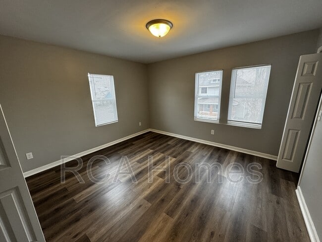 Building Photo - 3747 E Market St