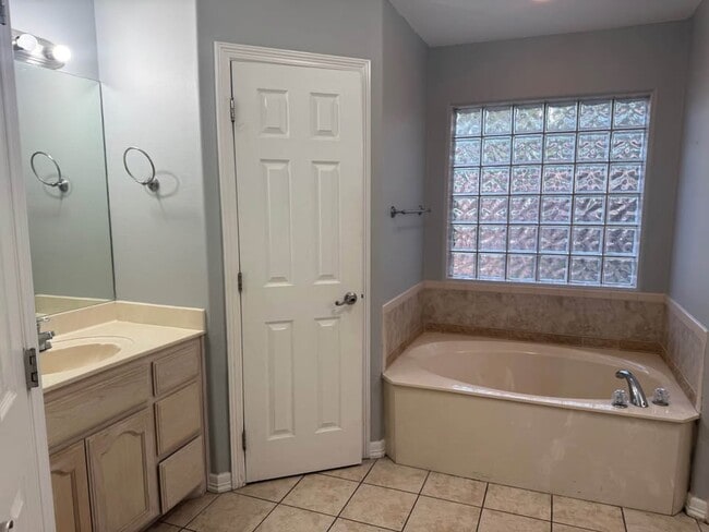 Photo - 2204 N 48th St