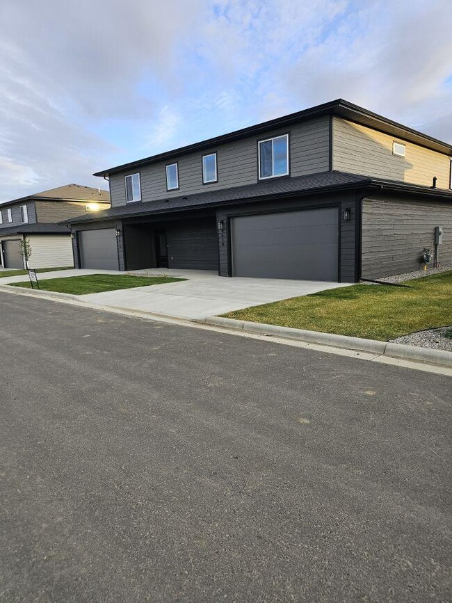 Building Photo - 3 bedroom in Billings MT 59106 Rental