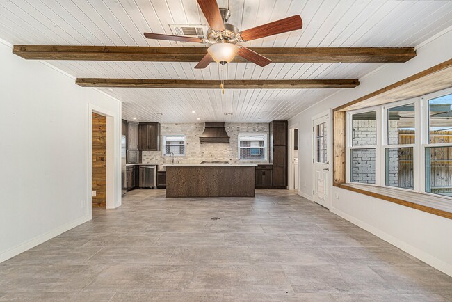 Photo - 1602 Loch Lake Dr