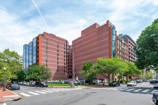 Quincy Court - Quincy Court Apartments