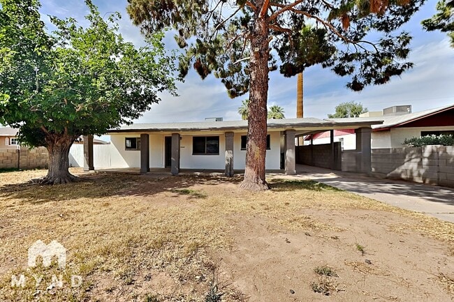 Building Photo - 10948 W 4th St