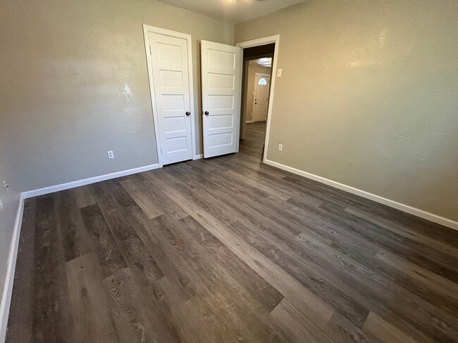 Photo - 508 Lefors St