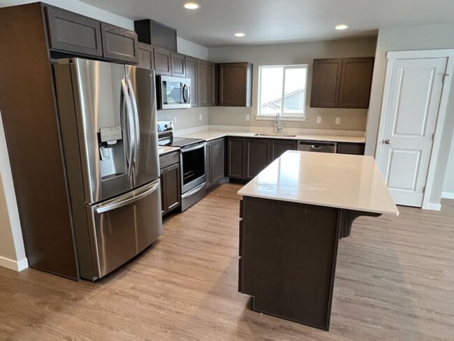 Building Photo - 3 bed/2 bath rambler style home! Attached garage, fenced back yard & A/C!