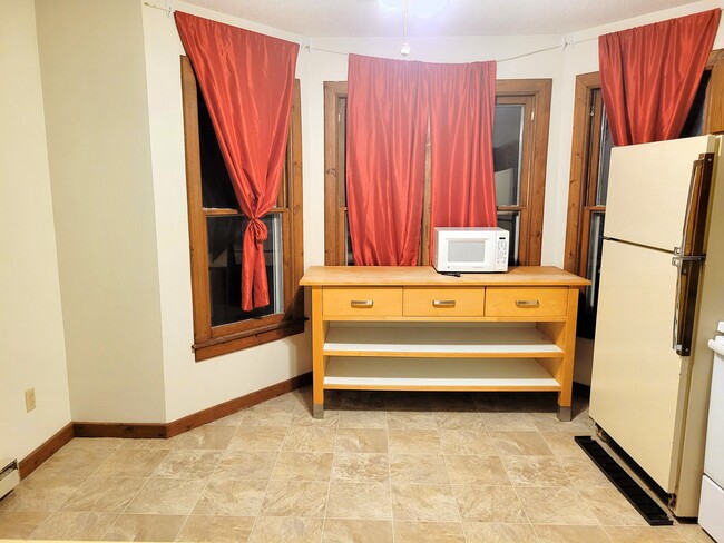 Photo - 403 1/2 N Fremont St Apartments Unit 0.5