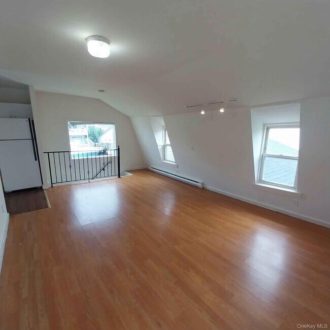 Photo - 429 Guy Lombardo Ave Unit B
