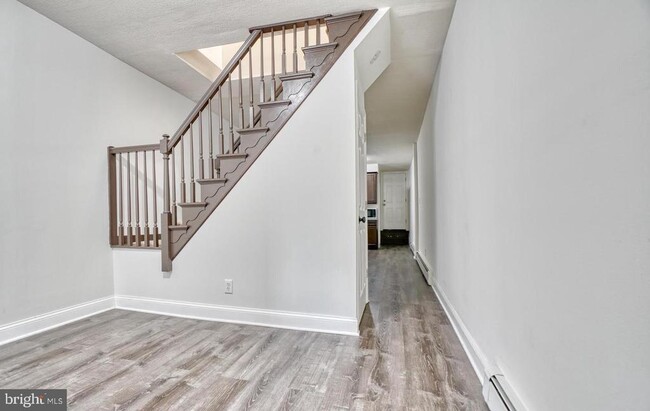 Building Photo - 204 N Port St Rental