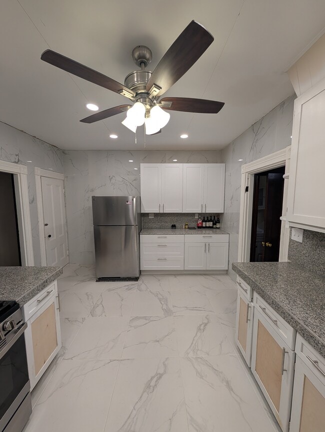 Photo - 74 Sharon St