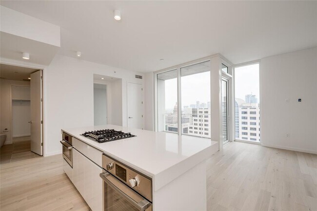 Photo - 313 W 17th St Unit 1806