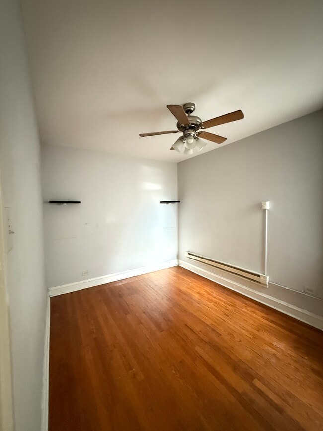 Not yet repainted - 5207 S Artesian Ave Unit 1