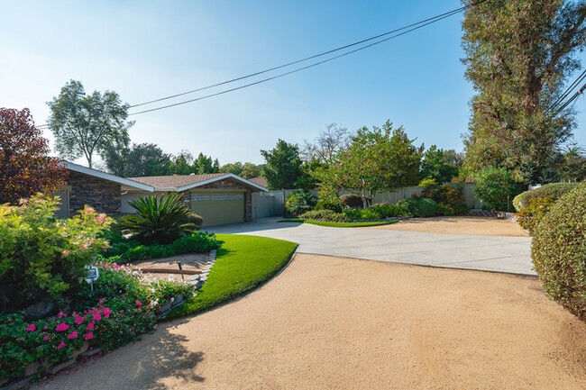 Photo - 1342 Skyline Dr