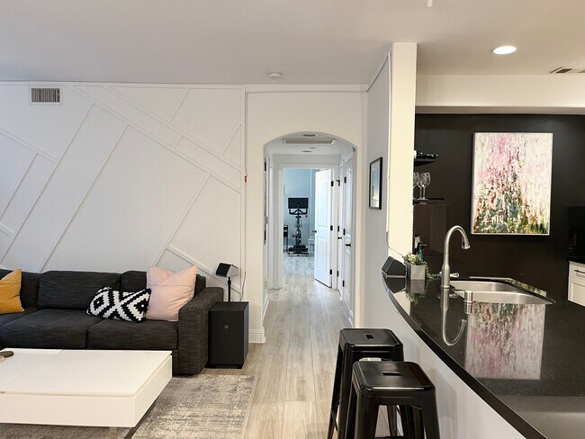 Photo - 5037 Rosewood Ave Unit 101