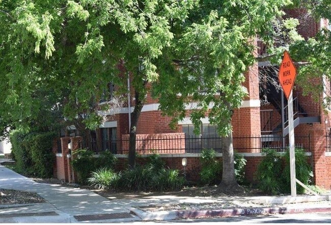 Photo - 712 W 21st St Unit 303