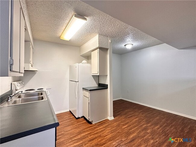 1706 N Interstate 35 Unit 11