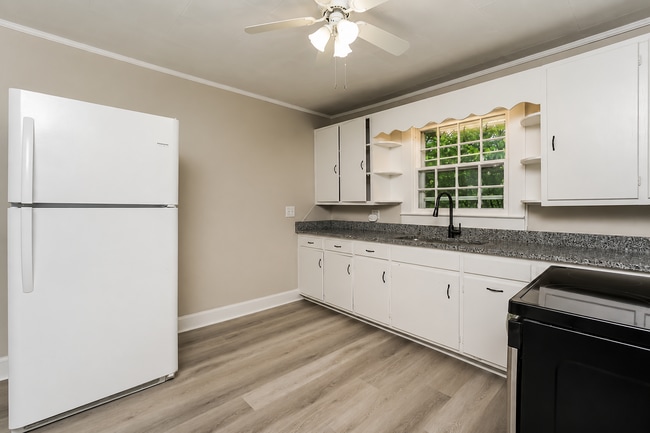 Photo - 1200 E Green Dr