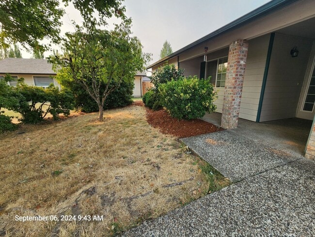 Photo - 531 SW Honeysuckle Ct