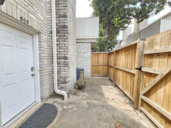 Photo - 3800 Tanglewilde St Unit 605