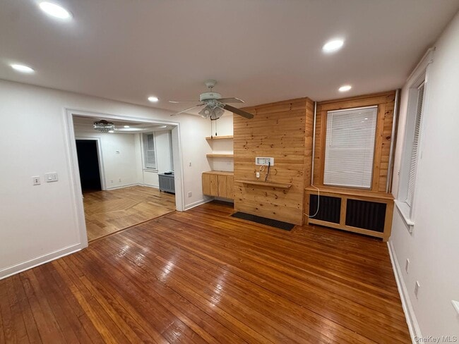 Building Photo - 149 W Kingsbridge Rd Unit 1