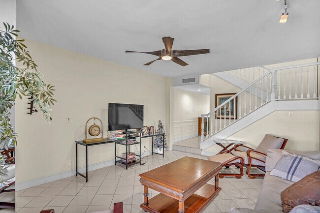 Photo - 584 SE 20th Ave Unit 2