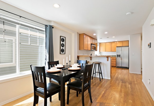 Wonderful 3 bed Townhome w/garage in Northgate! AVAILABLE 10/7/2026!