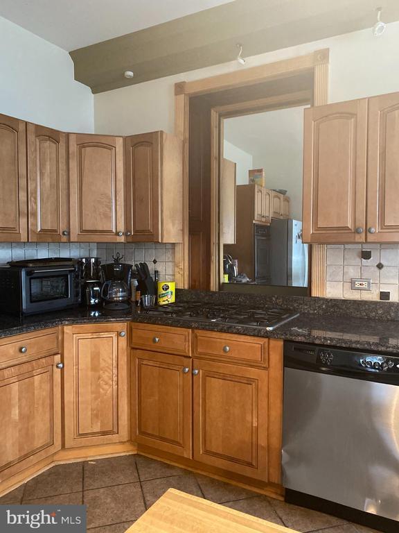 Photo - 450 Seville St