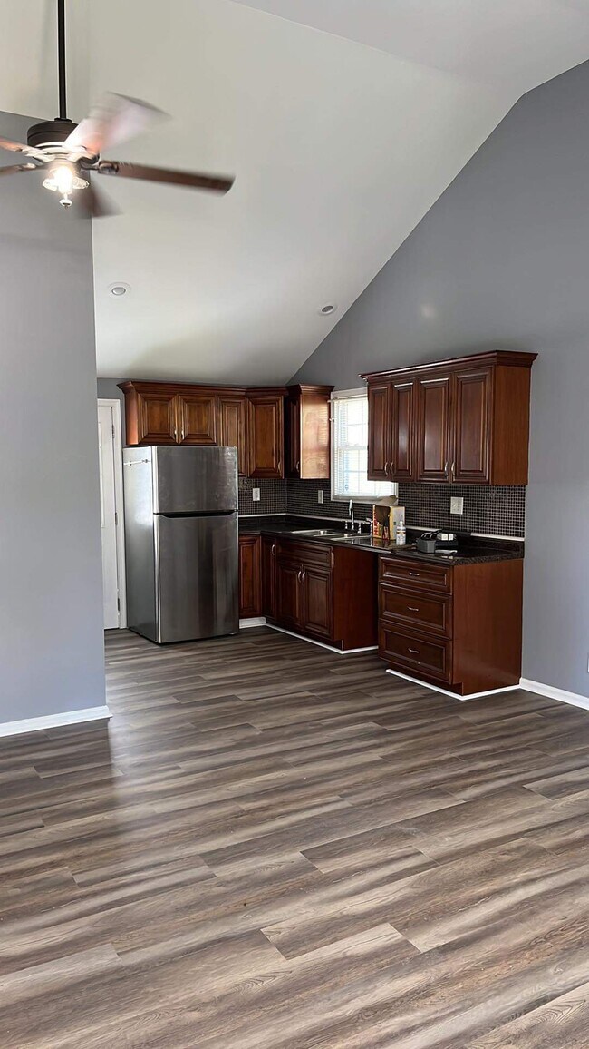 Photo - 701 Smith St